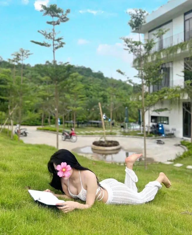 Chủ tiệm Nail, Hot Facebook cặp mông siêu phẩm - Gái gọi 777