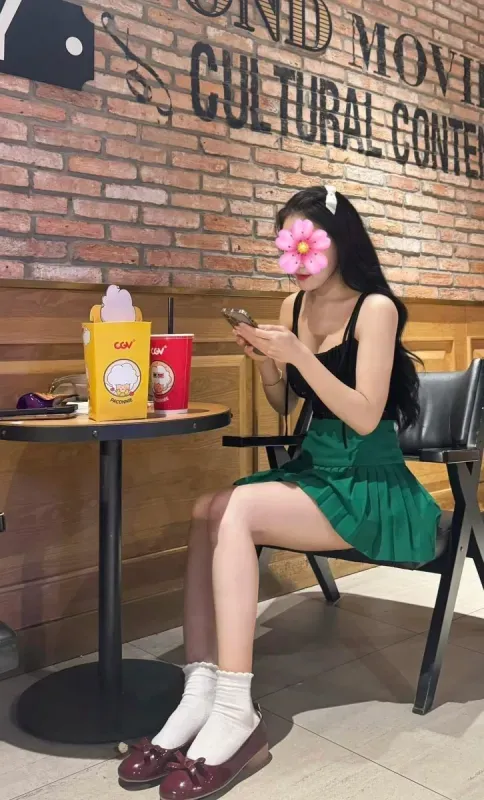 Chủ tiệm Nail, Hot Facebook cặp mông siêu phẩm - Gái gọi 777