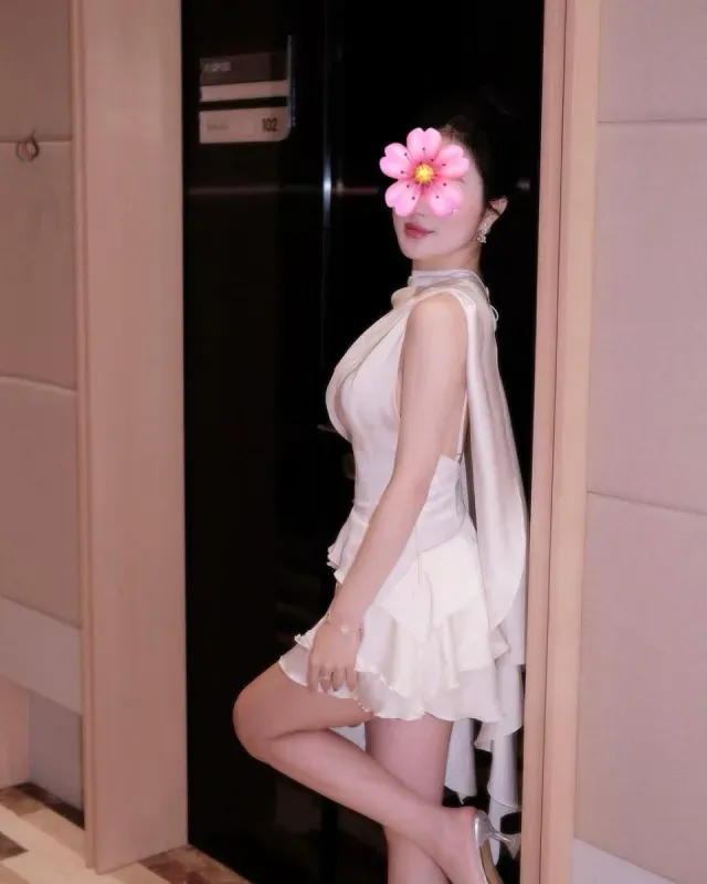 Em Gái Ngoan sale mỹ phẩm khu Xã Đàn - Gái gọi 777